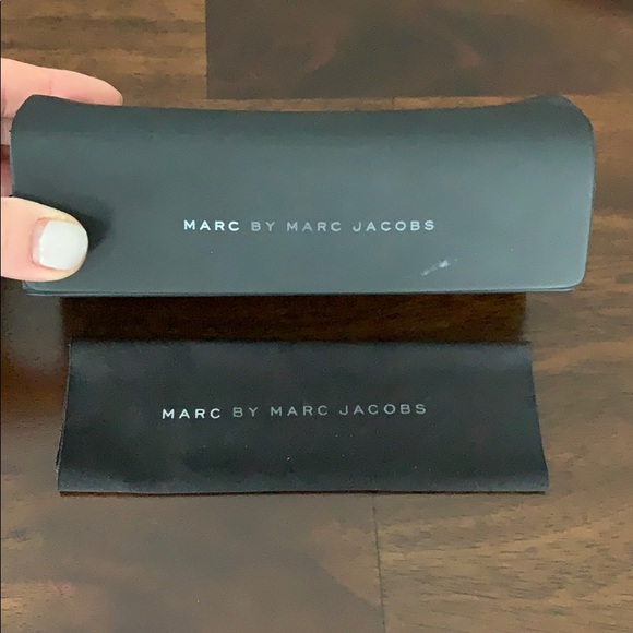 Marc by Marc Jacobs Two Tone Sunglasses -like new! - Picture 4 of 4